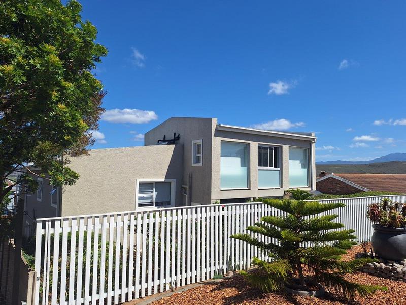 3 Bedroom Property for Sale in Fraaiuitsig Western Cape